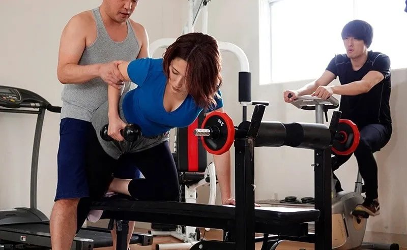 Chồng phát hiện người vợ lén lút với huấn luyện viên thể hình