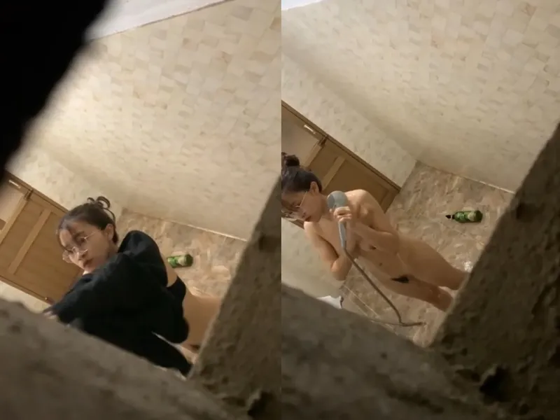 Quay lén bạn gái vú ngon tắm, khe bướm chảy nước ròng ròng