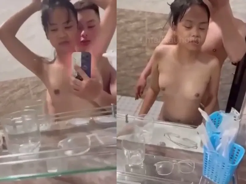 Dáng mảnh em cùng anh yêu xoạc trước gương quay kỉ niệm